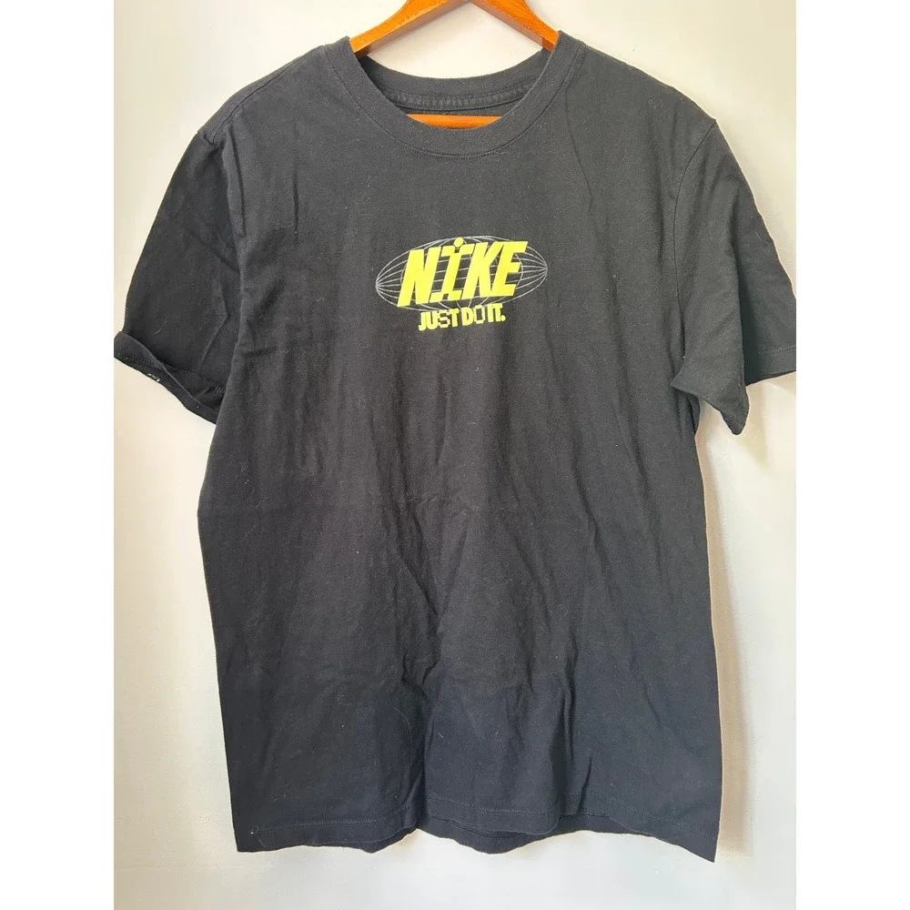 Nike Mens Just Do It Globe Graphic T-Shirt Black Yellow Short Sleeve M